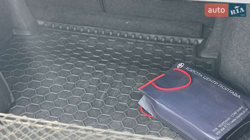 Седан Toyota Camry 2017 в Києві