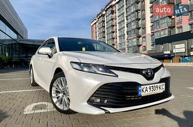 Седан Toyota Camry 2017 в Хмельницком