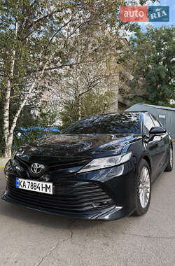 Седан Toyota Camry 2018 в Днепре