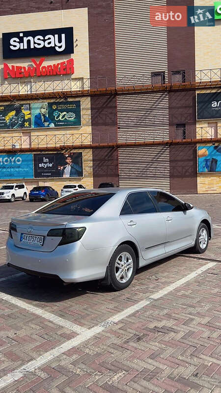 Седан Toyota Camry 2013 в Новой Водолаге