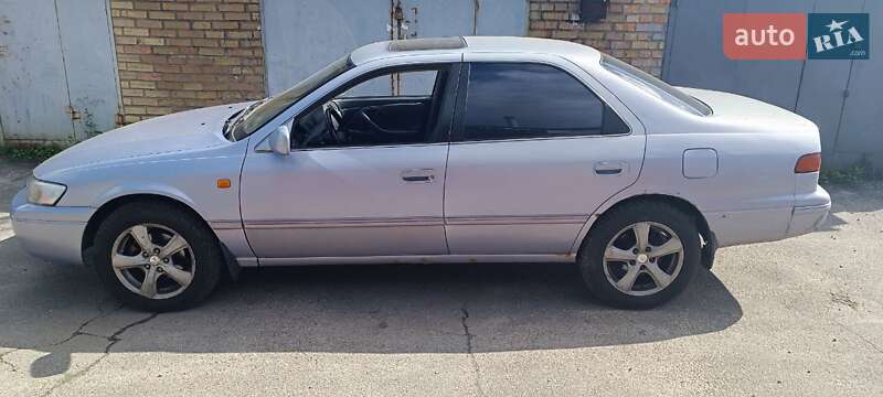 Седан Toyota Camry 1997 в Киеве