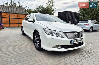 Седан Toyota Camry 2012 в Києві