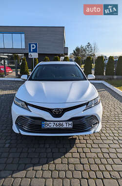 Седан Toyota Camry 2017 в Львове