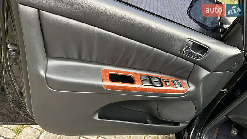 Седан Toyota Camry 2003 в Чернигове