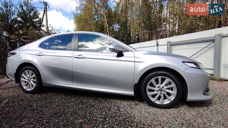 Седан Toyota Camry 2023 в Киеве