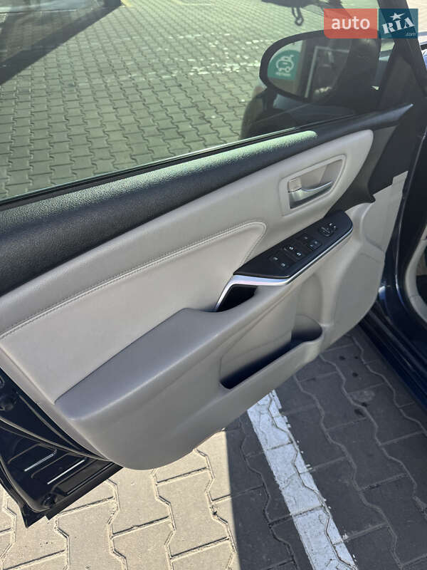 Седан Toyota Camry 2015 в Киеве фото 4 Седан Toyota Camry 2015 в Киеве