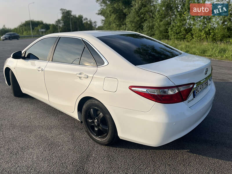 Седан Toyota Camry 2015 в Львове