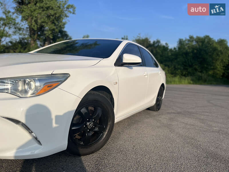 Седан Toyota Camry 2015 в Львове