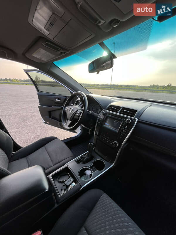 Седан Toyota Camry 2015 в Львове