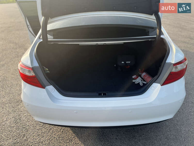 Седан Toyota Camry 2015 в Львове