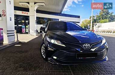 Седан Toyota Camry 2018 в Киеве