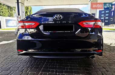 Седан Toyota Camry 2018 в Киеве