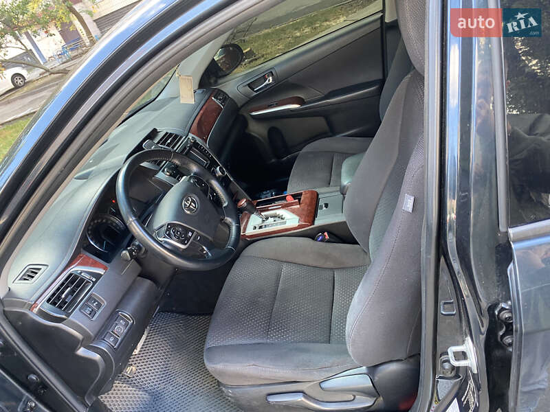 Седан Toyota Camry 2013 в Києві
