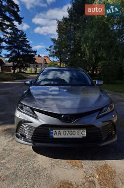 Седан Toyota Camry 2023 в Киеве