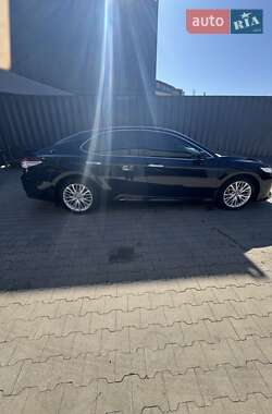 Седан Toyota Camry 2018 в 