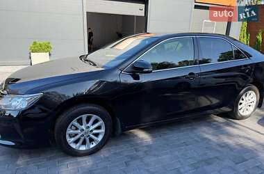 Седан Toyota Camry 2016 в Киеве