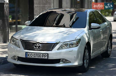 Седан Toyota Camry 2012 в Ужгороді