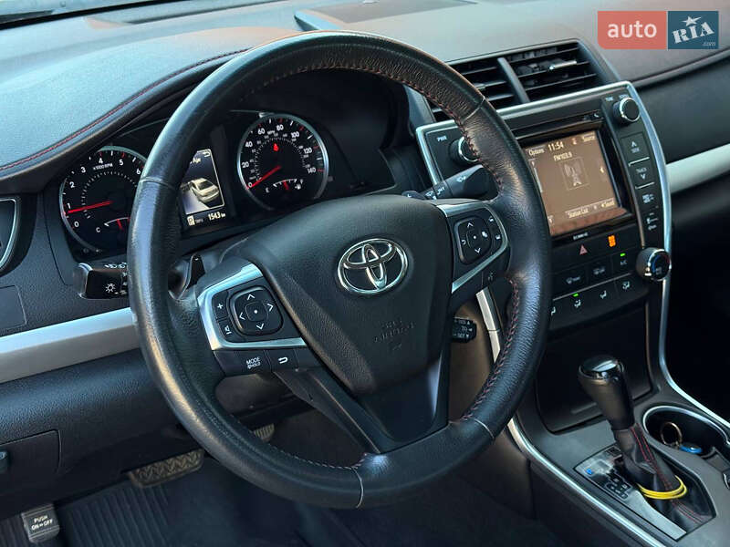 Седан Toyota Camry 2017 в Києві