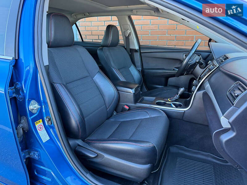 Седан Toyota Camry 2017 в Києві