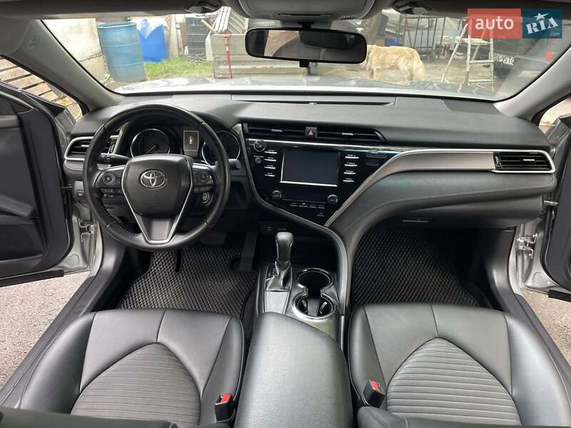 Седан Toyota Camry 2017 в Львове