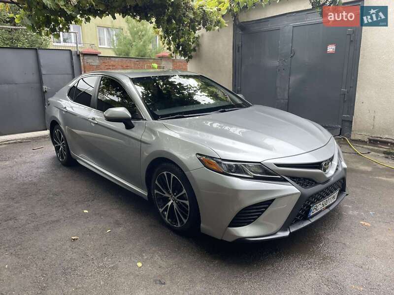 Седан Toyota Camry 2017 в Львове