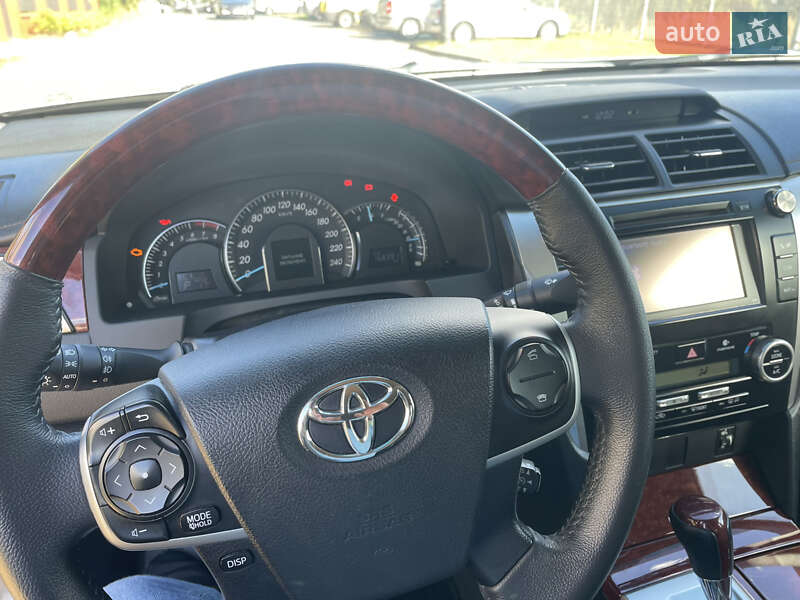 Седан Toyota Camry 2013 в Киеве