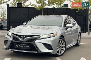 Седан Toyota Camry 2018 в Киеве