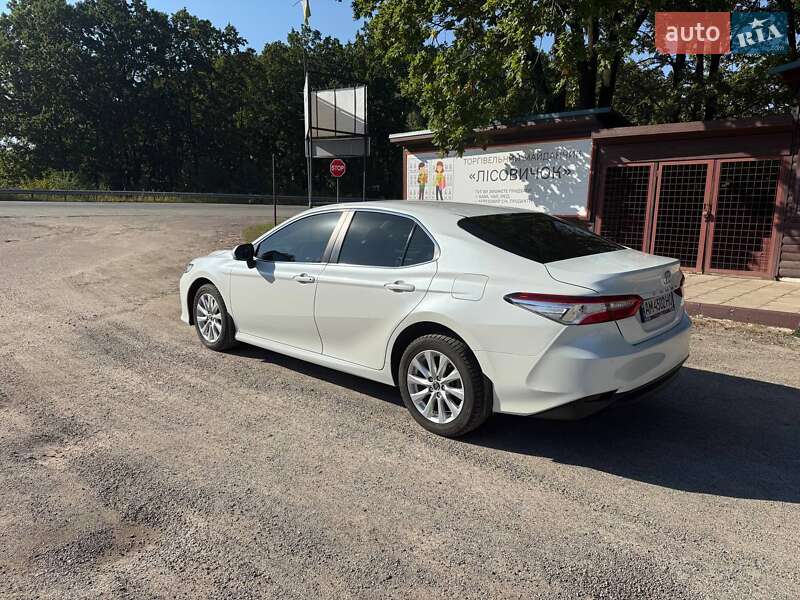 Седан Toyota Camry 2019 в Бердичеве
