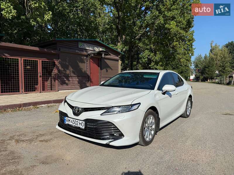 Седан Toyota Camry 2019 в Бердичеве
