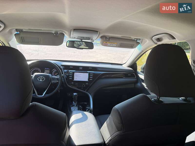 Седан Toyota Camry 2019 в Бердичеве
