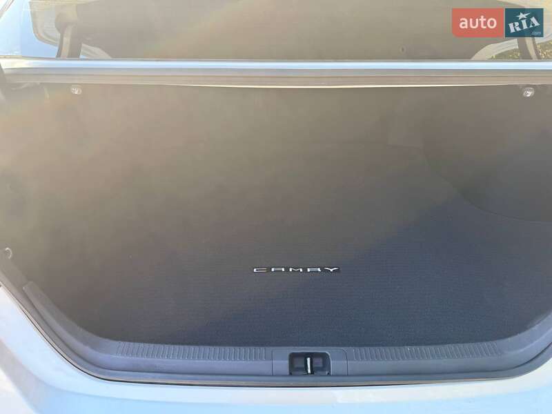 Седан Toyota Camry 2019 в Бердичеве