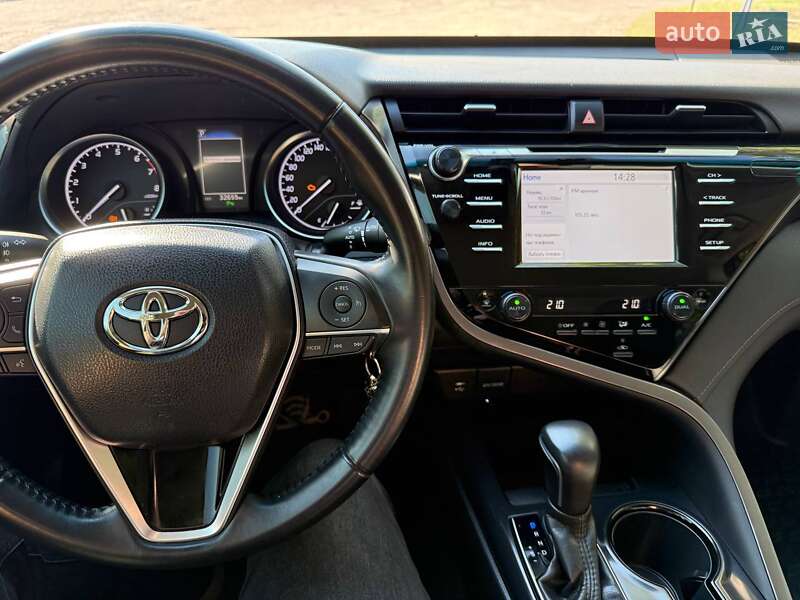 Седан Toyota Camry 2019 в Бердичеве