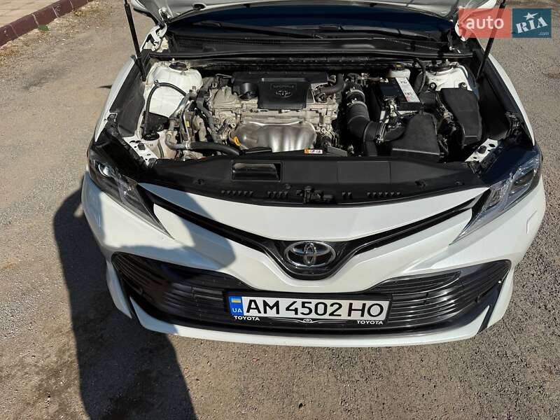 Седан Toyota Camry 2019 в Бердичеве