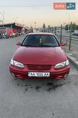 Седан Toyota Camry 1998 в Києві