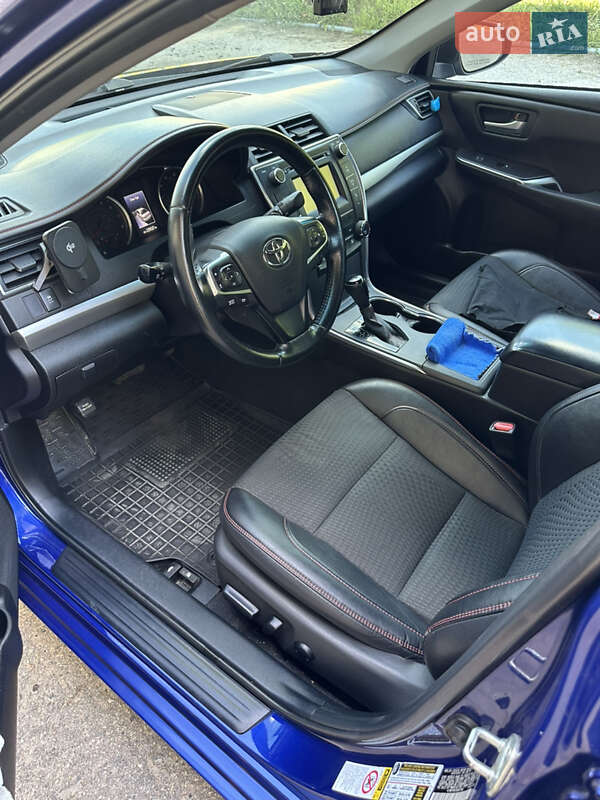 Седан Toyota Camry 2015 в Киеве