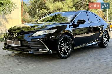 Седан Toyota Camry 2022 в Дніпрі