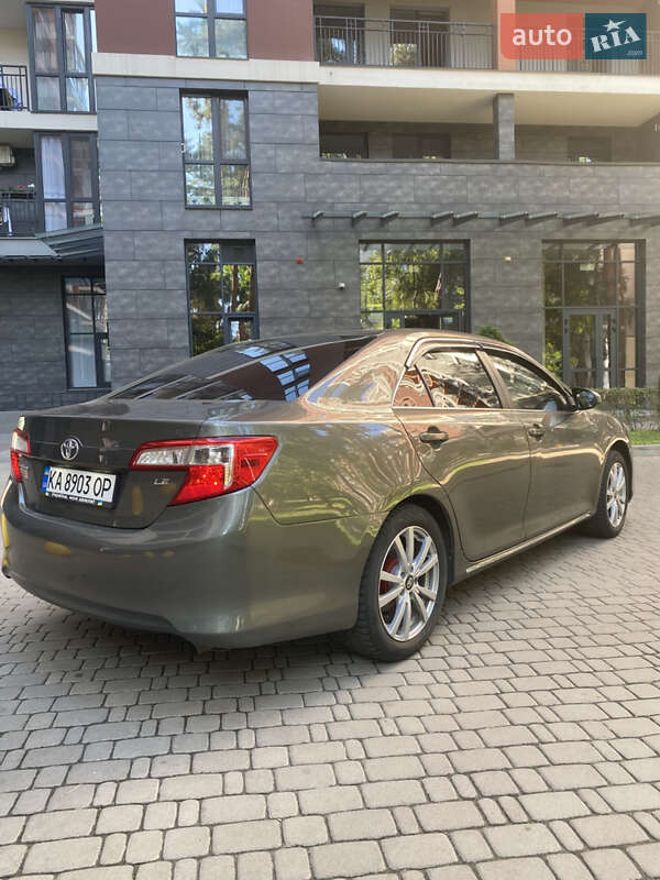 Седан Toyota Camry 2014 в Броварах