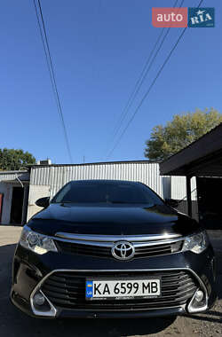 Седан Toyota Camry 2017 в Киеве