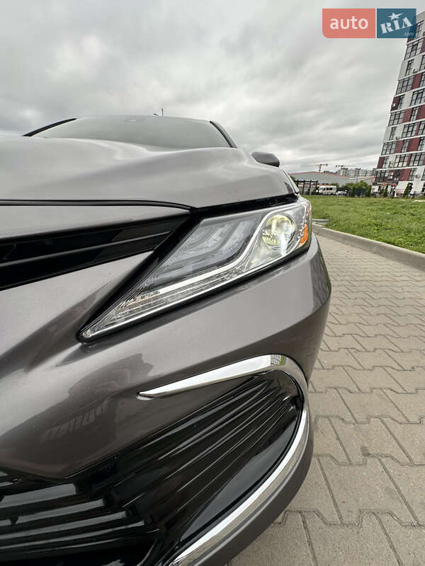 Седан Toyota Camry 2021 в Киеве