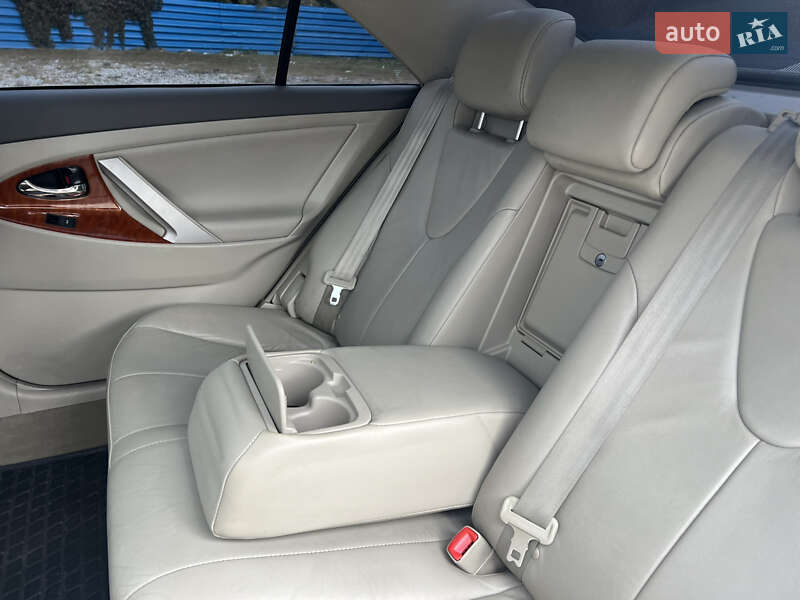 Седан Toyota Camry 2011 в Харкові