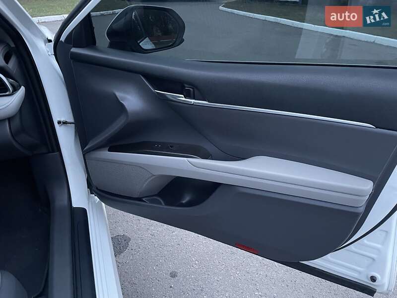 Седан Toyota Camry 2021 в Полтаві