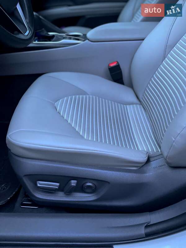 Седан Toyota Camry 2021 в Полтаві