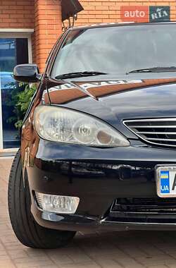 Седан Toyota Camry 2005 в Кривом Роге