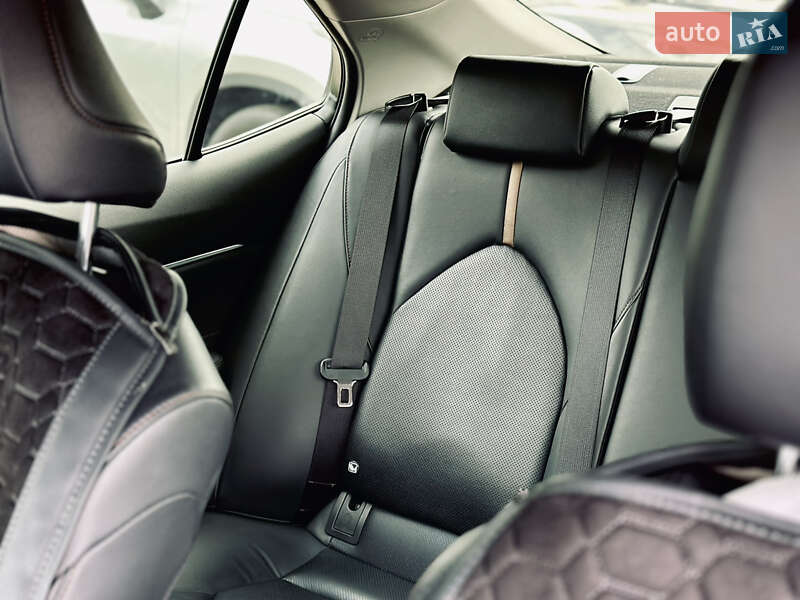 Седан Toyota Camry 2018 в Кременчуці