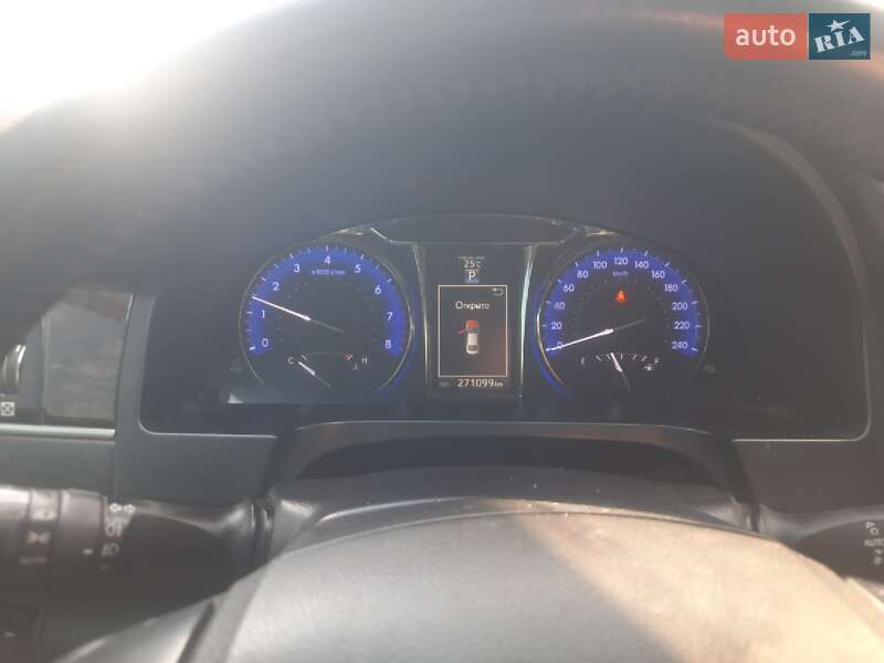 Седан Toyota Camry 2017 в Днепре