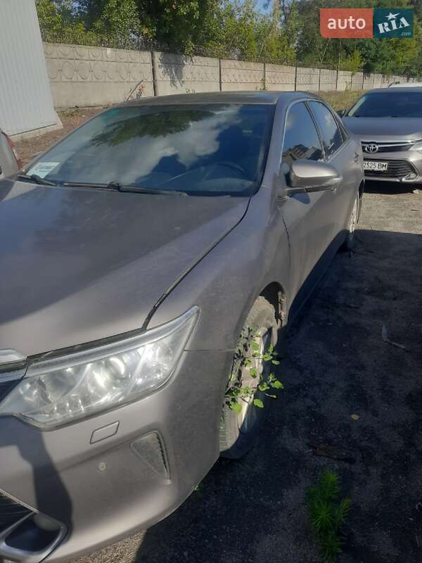 Седан Toyota Camry 2017 в Днепре
