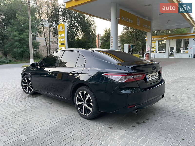 Седан Toyota Camry 2018 в Запоріжжі