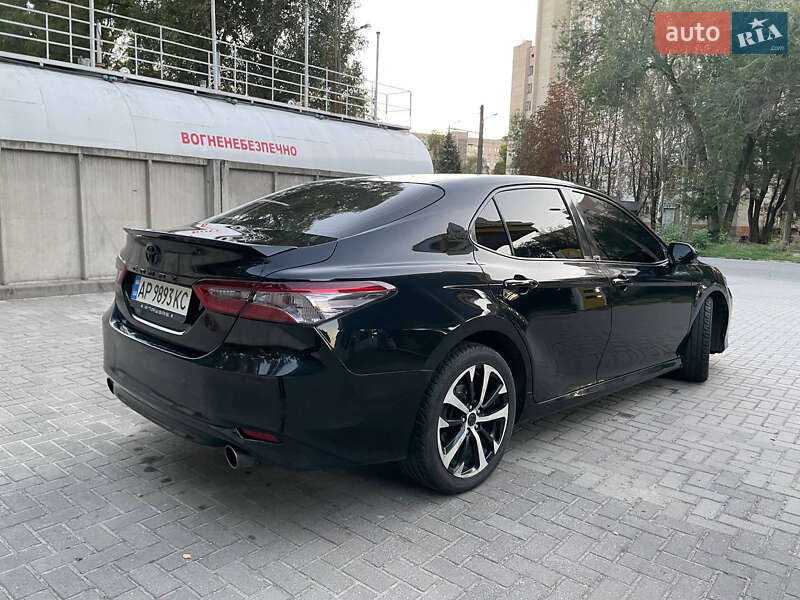 Седан Toyota Camry 2018 в Запоріжжі