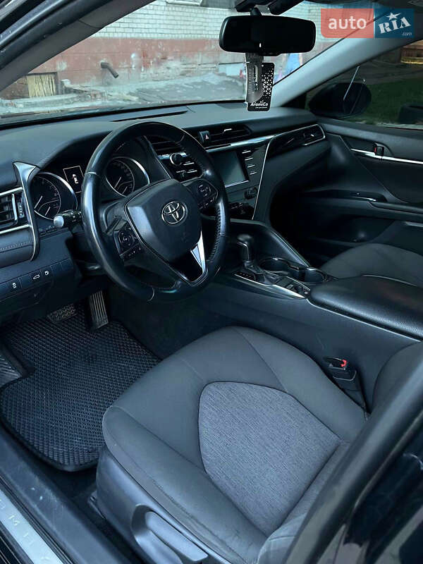 Седан Toyota Camry 2018 в Запоріжжі