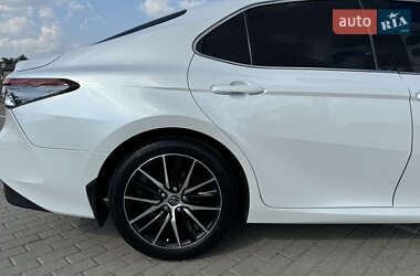 Седан Toyota Camry 2021 в 